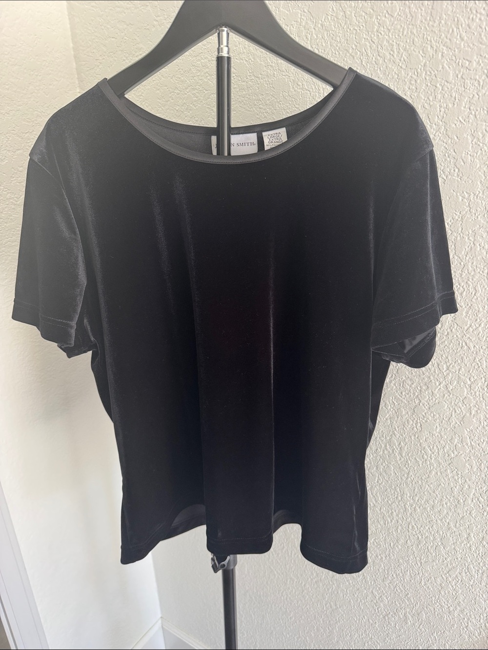 Jaclyn Smith Black Velvet Tee XL